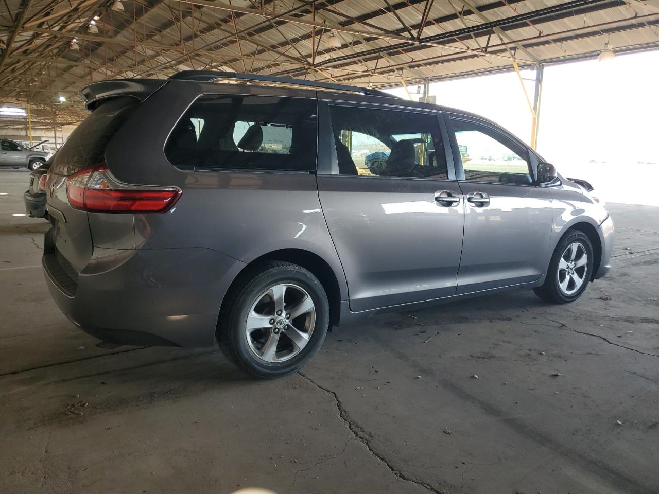 2016 Toyota Sienna VIN 5TDKK3DC4GS731613 Copart auction photo, front end damage thumbnail 3