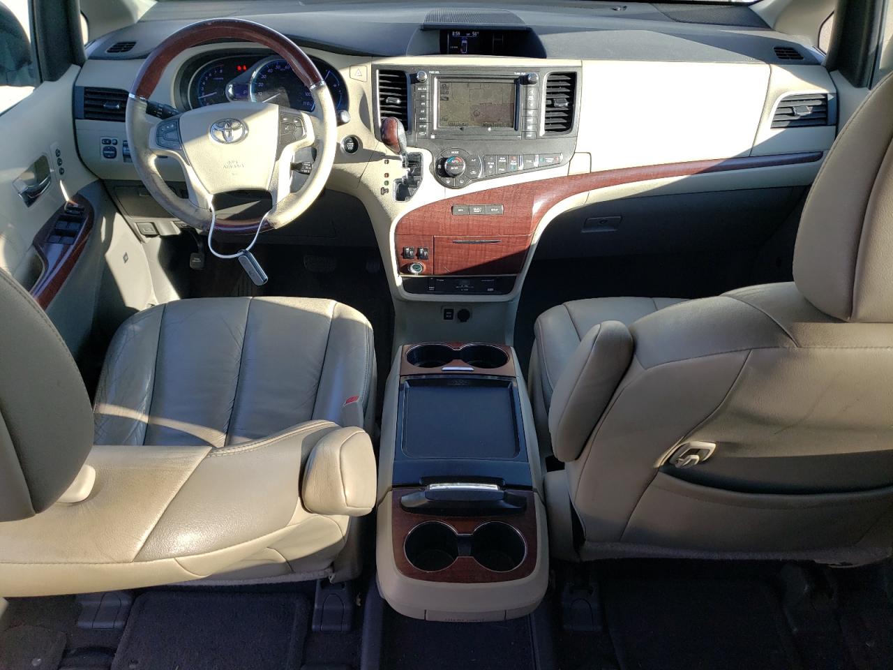 2011 Toyota Sienna VIN 5TDDK3DC1BS010778 Copart auction photo, front end damage thumbnail 8