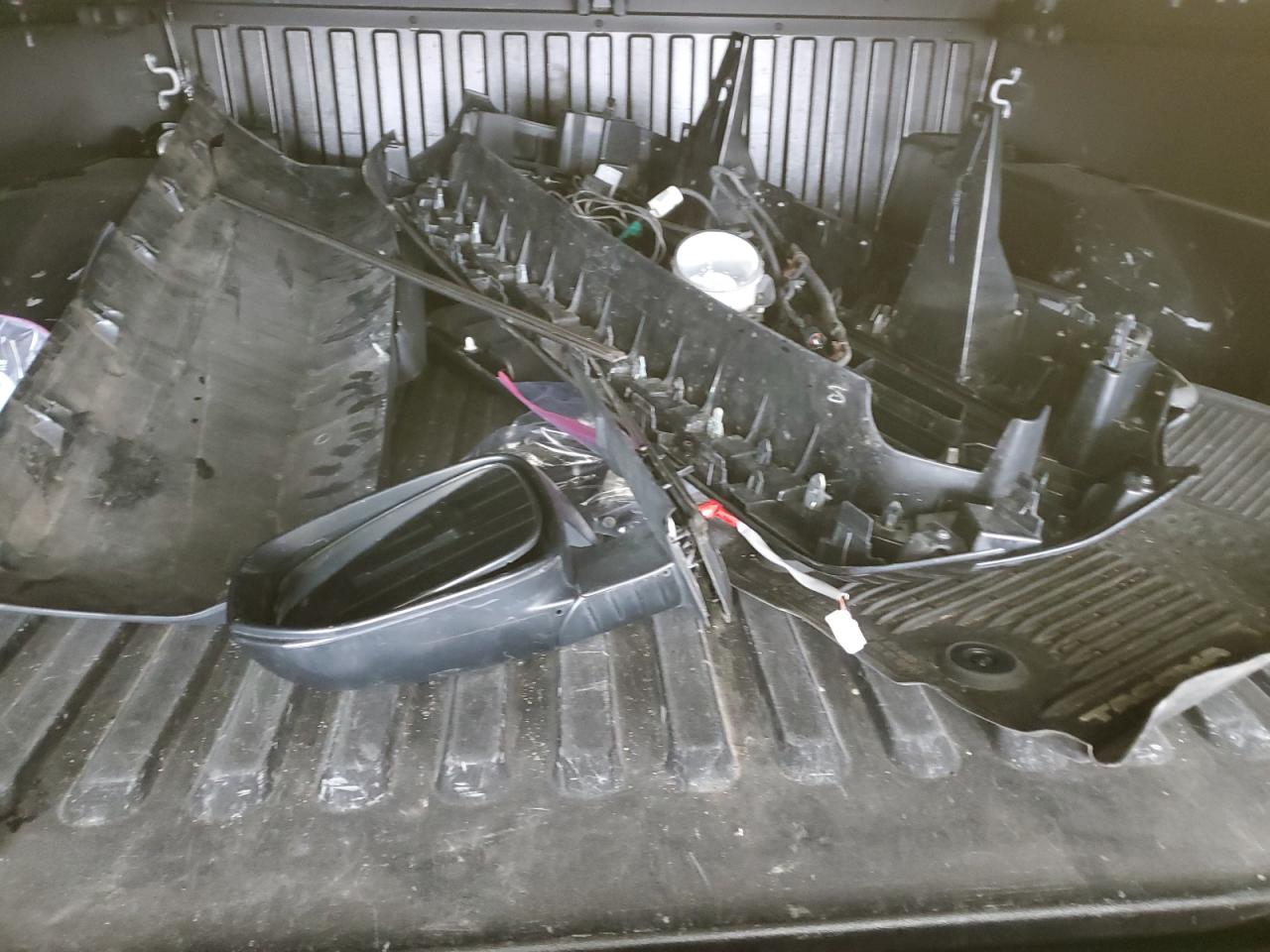 2020 Toyota Tacoma VIN 3TMCZ5AN0LM320074 Copart auction photo, front end / minor dent/scratches damage thumbnail 12