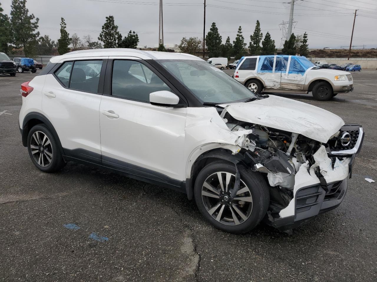 2020 Nissan Kicks VIN 3N1CP5CV3LL503366 Copart auction photo, front end / side damage thumbnail 4