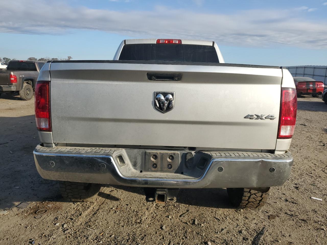 2017 RAM 2500 VIN 3C6UR5CLXHG502197 Copart auction photo, front end / rear end damage thumbnail 6