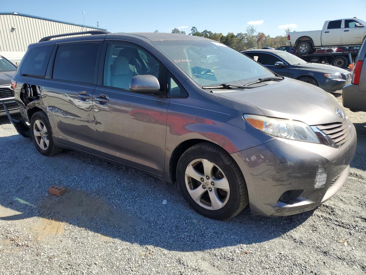 2017 Toyota Sienna VIN 5TDKZ3DC4HS786821 Copart auction photo, rear end damage thumbnail 4