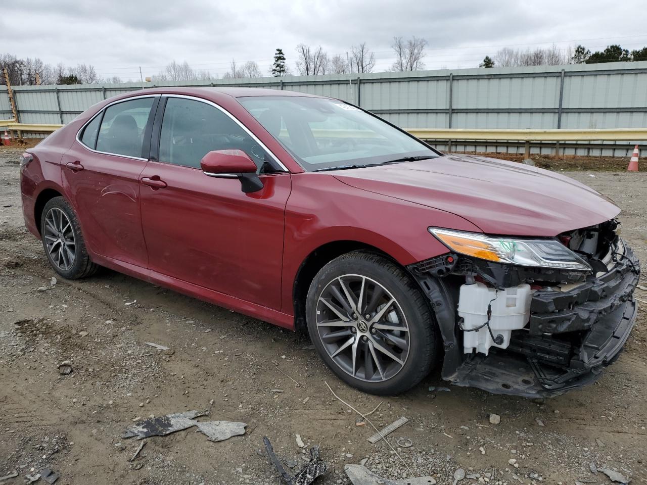 2021 Toyota Camry VIN 4T1F11BKXMU033299 Copart auction photo, front end / minor dent/scratches damage thumbnail 4