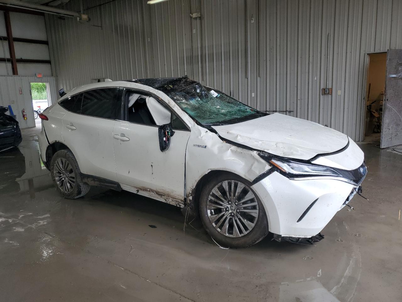 2021 Toyota Venza VIN JTEAAAAH0MJ073070 Copart auction photo, water/flood / rollover damage thumbnail 4
