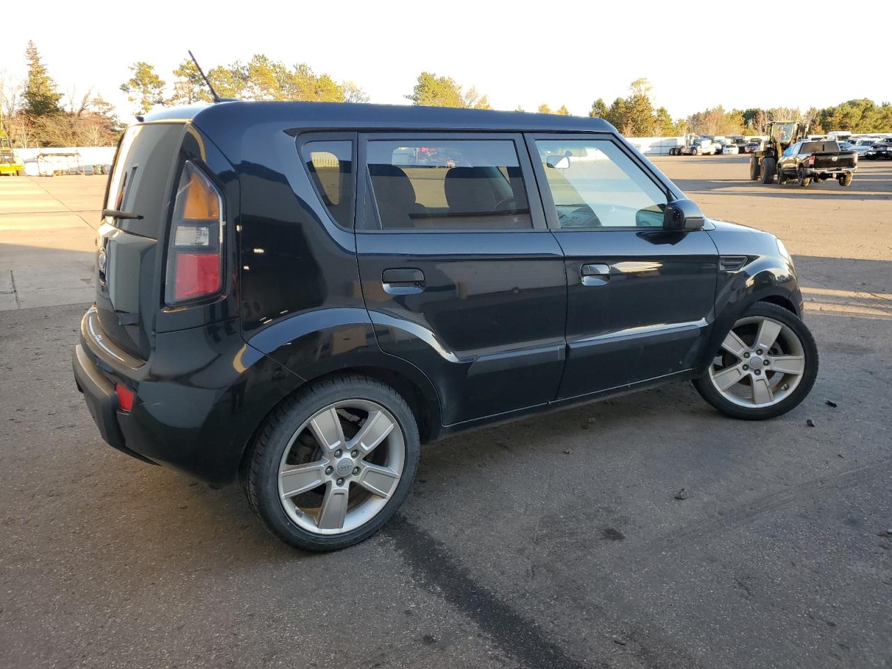 2010 KIA Soul VIN KNDJT2A25A7119064 Copart auction photo, hail damage thumbnail 3