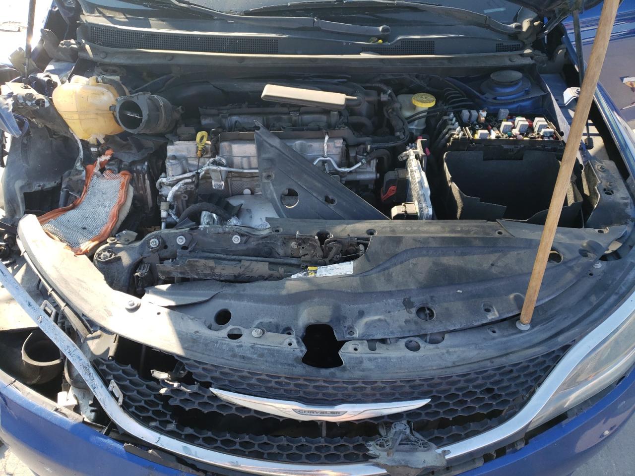 2015 Chrysler 200 VIN 1C3CCCAB0FN685364 Copart auction photo, front end damage thumbnail 11