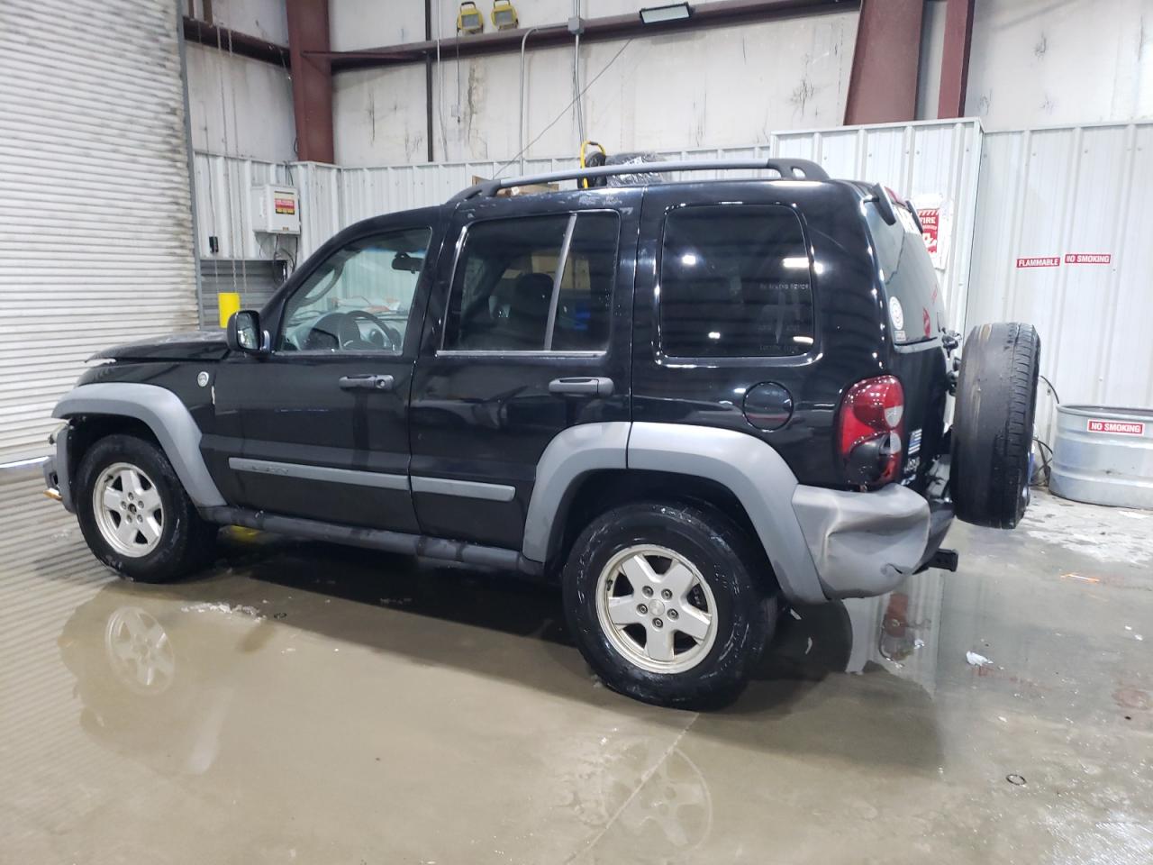 2005 Jeep Liberty (North America) VIN 1J4GL48K55W640948 Copart auction photo, front end damage thumbnail 2