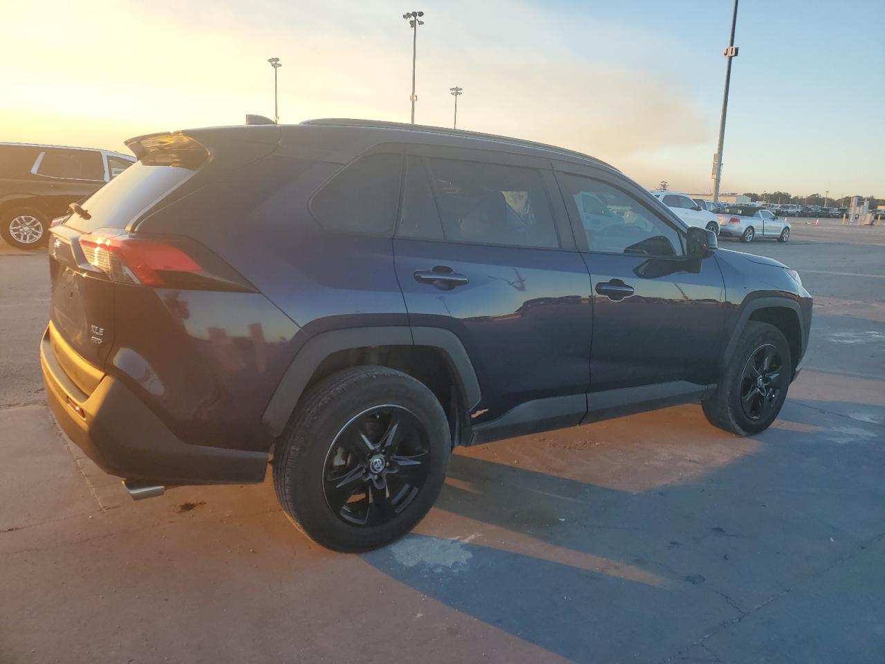 2020 Toyota RAV 4 VIN 2T3P1RFV6LC080604 Copart auction photo, water/flood damage thumbnail 3