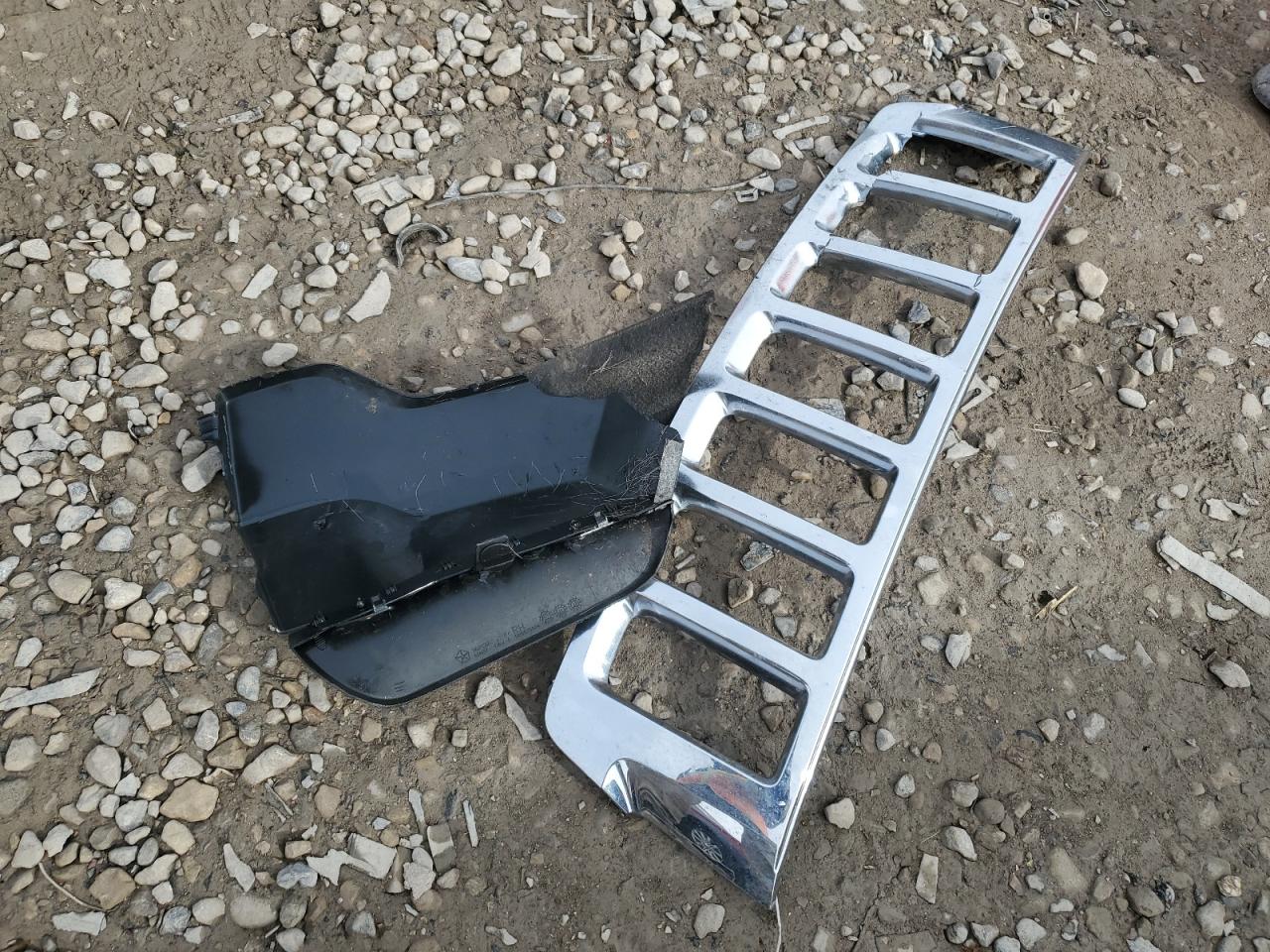 2011 Jeep Grand Cherokee VIN 1J4RR4GG0BC625873 Copart auction photo, front end damage thumbnail 12