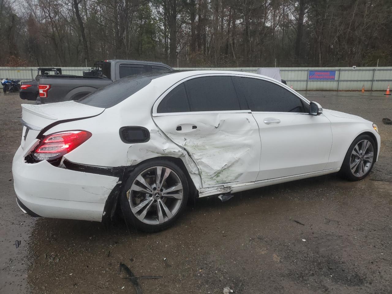 2017 Mercedes-Benz C-klasse VIN 55SWF4JB5HU211786 Copart auction photo, rear end / side damage thumbnail 3