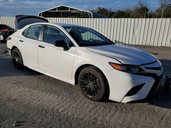TOYOTA CAMRY WHITE - 4T1G11AKXLU343408