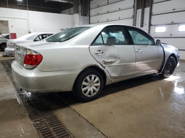TOYOTA CAMRY SILVER - 4T1BE30KX5U393398