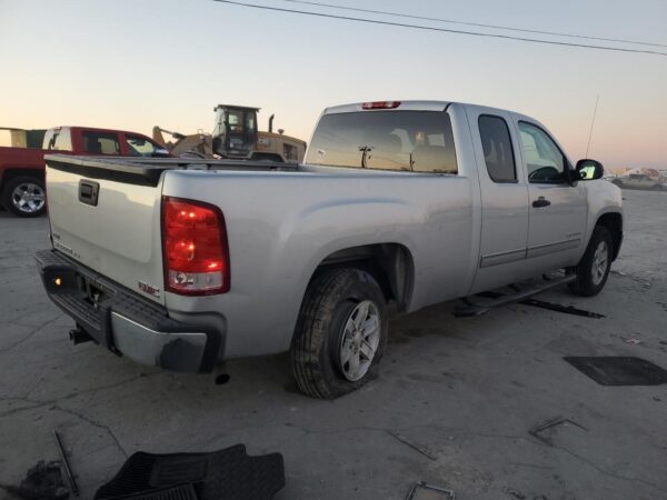 GMC SIERRA SILVER - 1GTR1VE01CZ113451