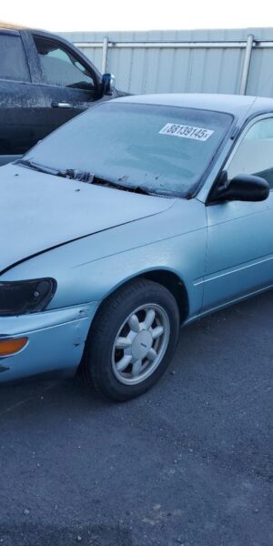 TOYOTA COROLLA BLUE - 1NXAE04B5SZ264887