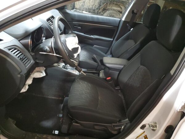 MITSUBISHI OUTLANDER SILVER - JA4ARUAU2NU018805