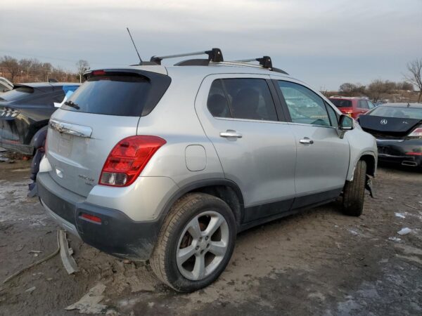 CHEVROLET TRAX SILVER - KL7CJRSB5GB506478