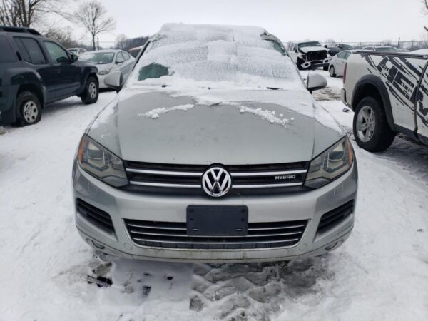VOLKSWAGEN TOUAREG SILVER - WVGFG9BP9BD001966