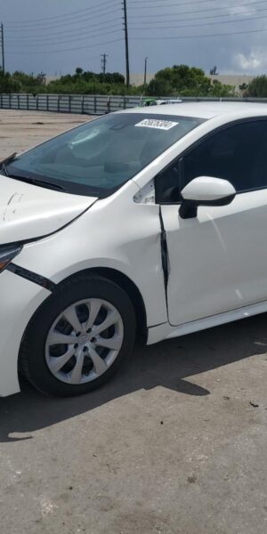 TOYOTA COROLLA WHITE - 5YFEPMAEXMP218512