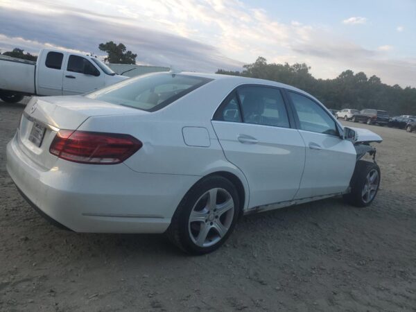 2015 Mercedes-Benz E300 WHITE - WDDHF5FB0GB220640
