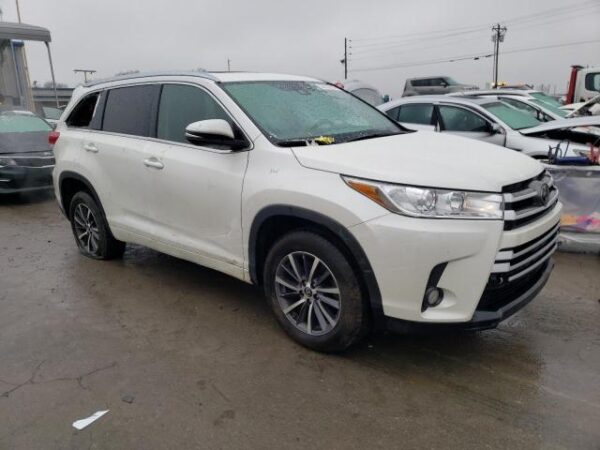 Toyota Highlander 2017 White — 5TDKZRFH8HS523243