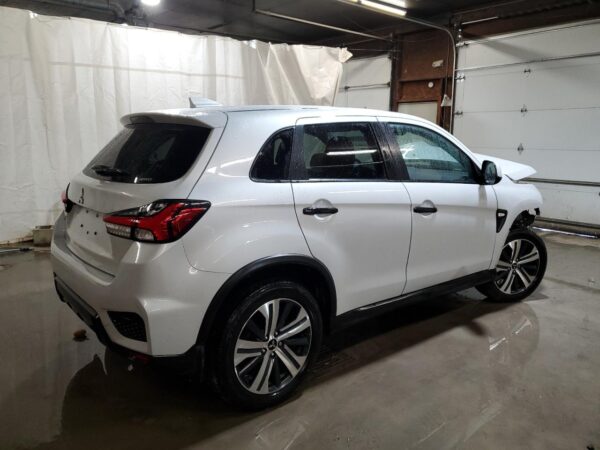 MITSUBISHI OUTLANDER SILVER - JA4ARUAU2NU018805