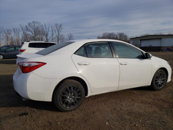 TOYOTA COROLLA WHITE - 2T1BURHE9FC357452