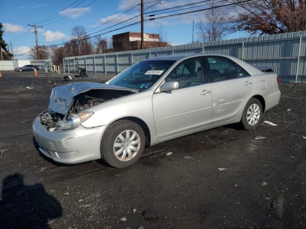 TOYOTA CAMRY SILVER - 4T1BE32K65U409884