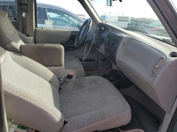 FORD RANGER GRAY - 1FTZR15V3XPB35269