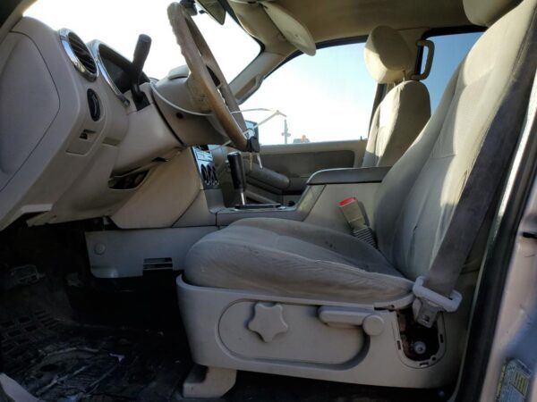 FORD EXPLORER SILVER - 1FMEU31K47UA43251