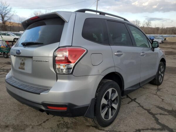 SUBARU FORESTER SILVER - JF2SJAGCXJH526586