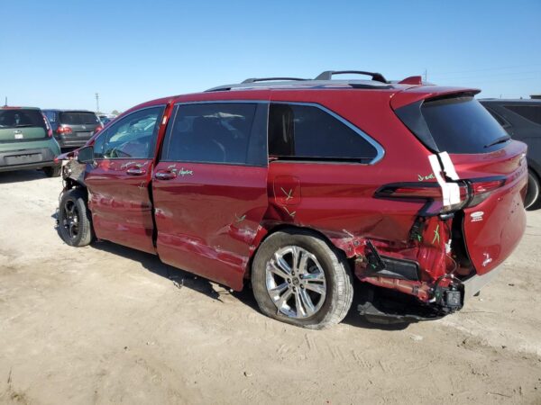 TOYOTA SIENNA MAROON - 5TDESKFCXPS092738