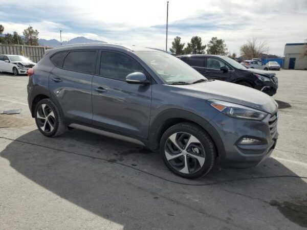 Hyundai Tucson 2018 - KM8J3CAL8JU805238