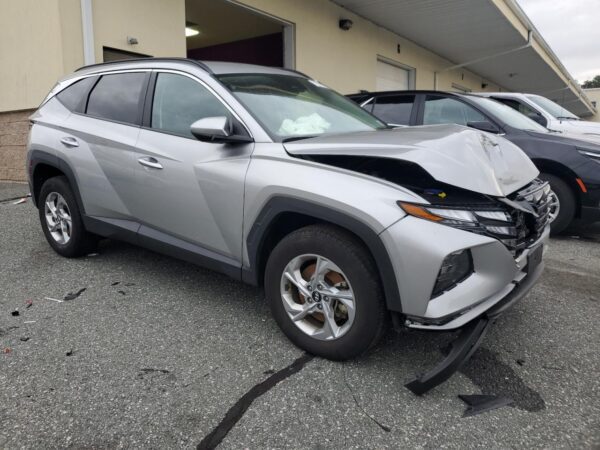 HYUNDAI TUCSON SILVER - 5NMJBCDE9RH340458