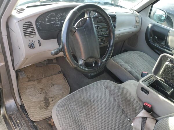 FORD RANGER GRAY - 1FTZR15V3XPB35269