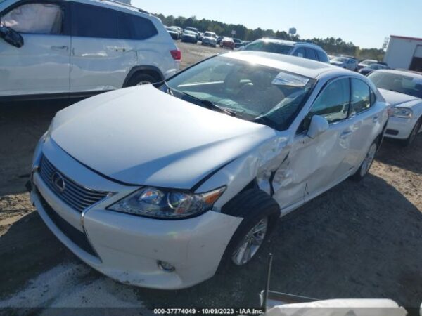 LEXUS ES 300H White - JTHBW1GG9F2099929