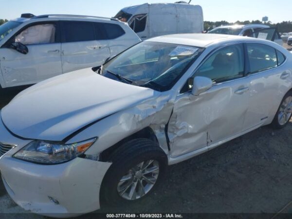 LEXUS ES 300H White - JTHBW1GG9F2099929