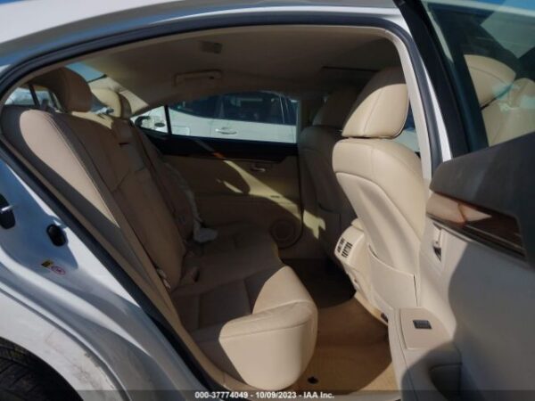 LEXUS ES 300H White - JTHBW1GG9F2099929