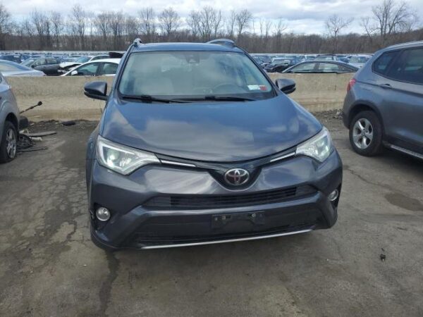 Toyota RAV4 2017 - JTMRFREV5HJ708796