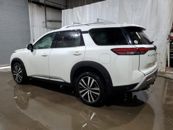 NISSAN PATHFINDER WHITE - 5N1DR3DKXRC217387