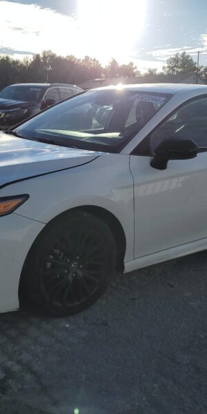 TOYOTA CAMRY WHITE - 4T1G11AKXLU343408