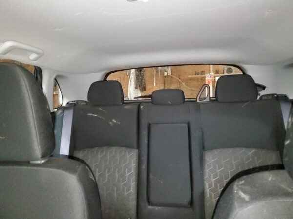 MITSUBISHI OUTLANDER SILVER - JA4ARUAU2NU018805