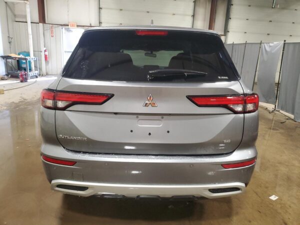 MITSUBISHI OUTLANDER SILVER - JA4J4VA83RZ028470