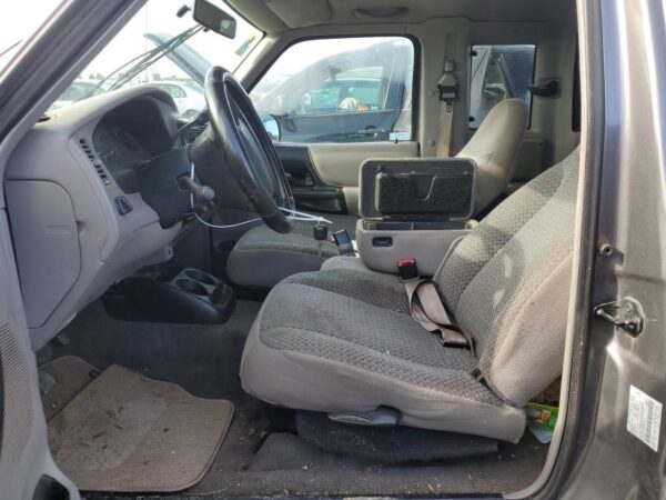 FORD RANGER GRAY - 1FTZR15V3XPB35269
