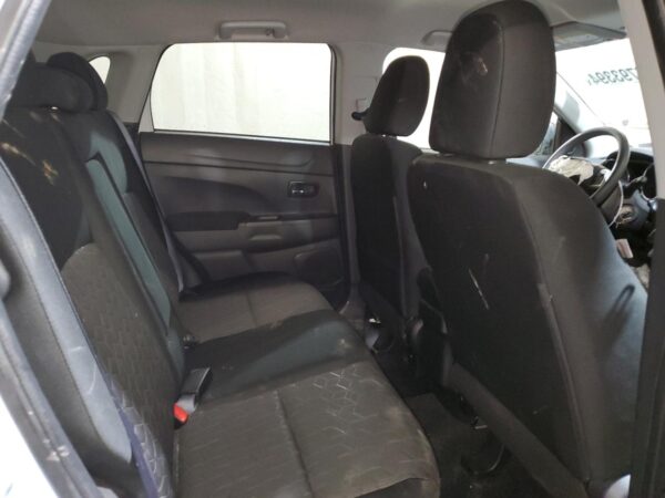 MITSUBISHI OUTLANDER SILVER - JA4ARUAU2NU018805
