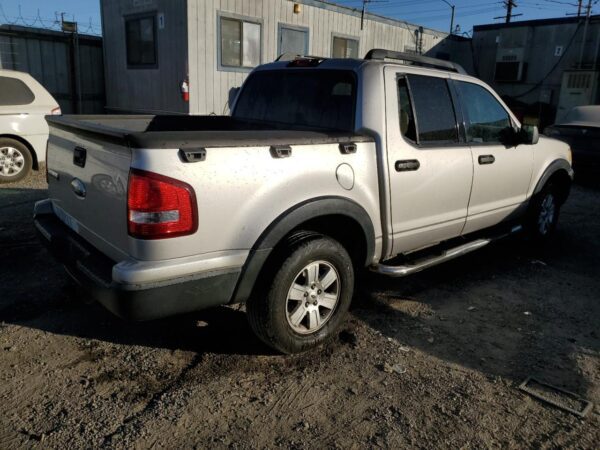 FORD EXPLORER SILVER - 1FMEU31K47UA43251