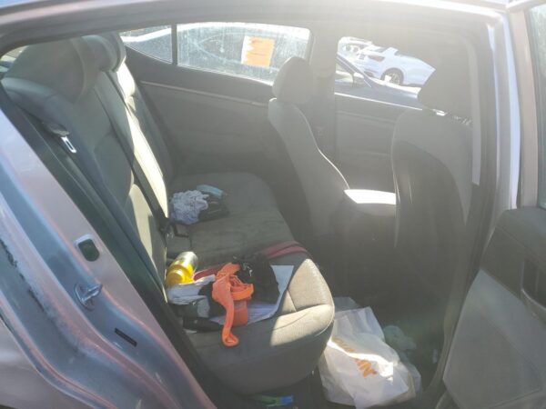 HYUNDAI ELANTRA SILVER - 5NPD74LF5HH071004