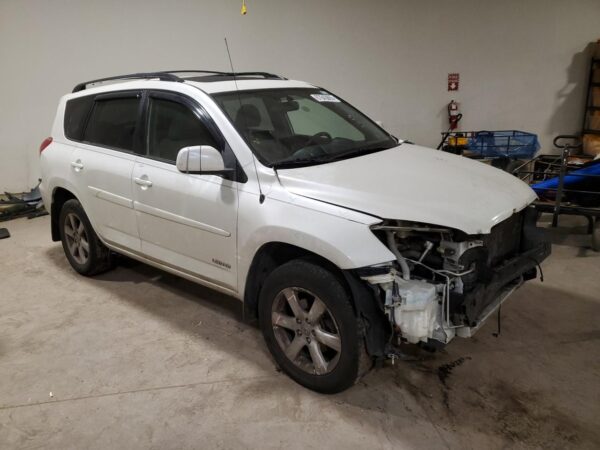 TOYOTA RAV4 WHITE - JTMBK31V385067348