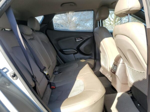 HYUNDAI TUCSON SILVER - KM8JUCAG7FU097152