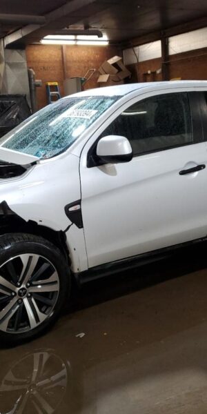 MITSUBISHI OUTLANDER SILVER - JA4ARUAU2NU018805
