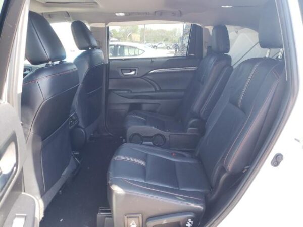 Toyota Highlander 2019 White — 5TDJZRFH0KS614932